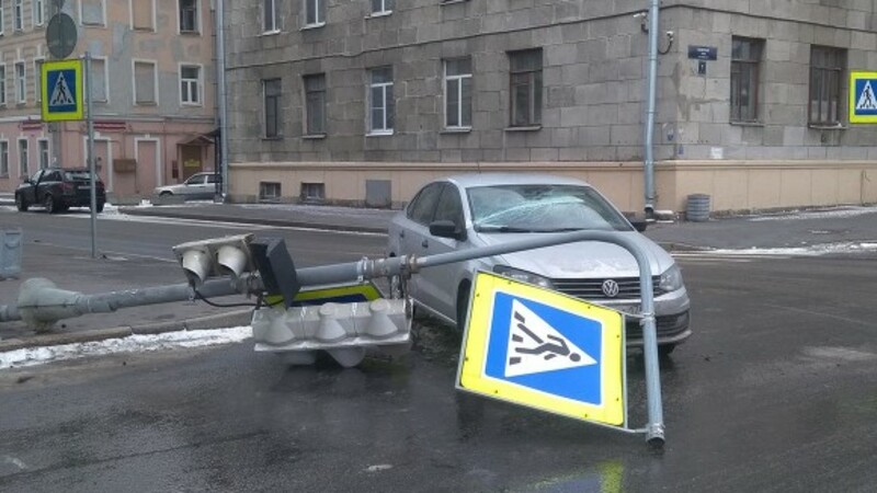 «Желтый» уровень: петербуржцев предупредили об опасной погоде в День Победы